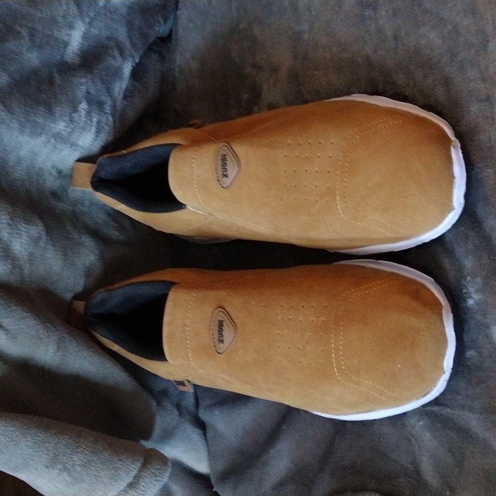 Zuodi Light Weight Slipon Sneaker.  Size 49 - US 14.